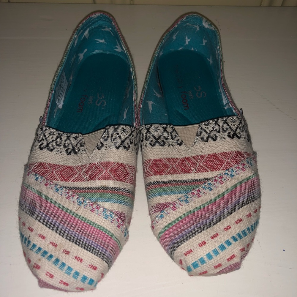 Tribal Print BOBS SIZE 6 - well worn